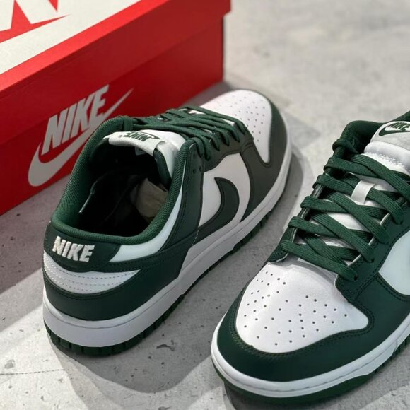 Nike Dunk Low Top Retro Varsity Green Women's - Picture 2 of 4